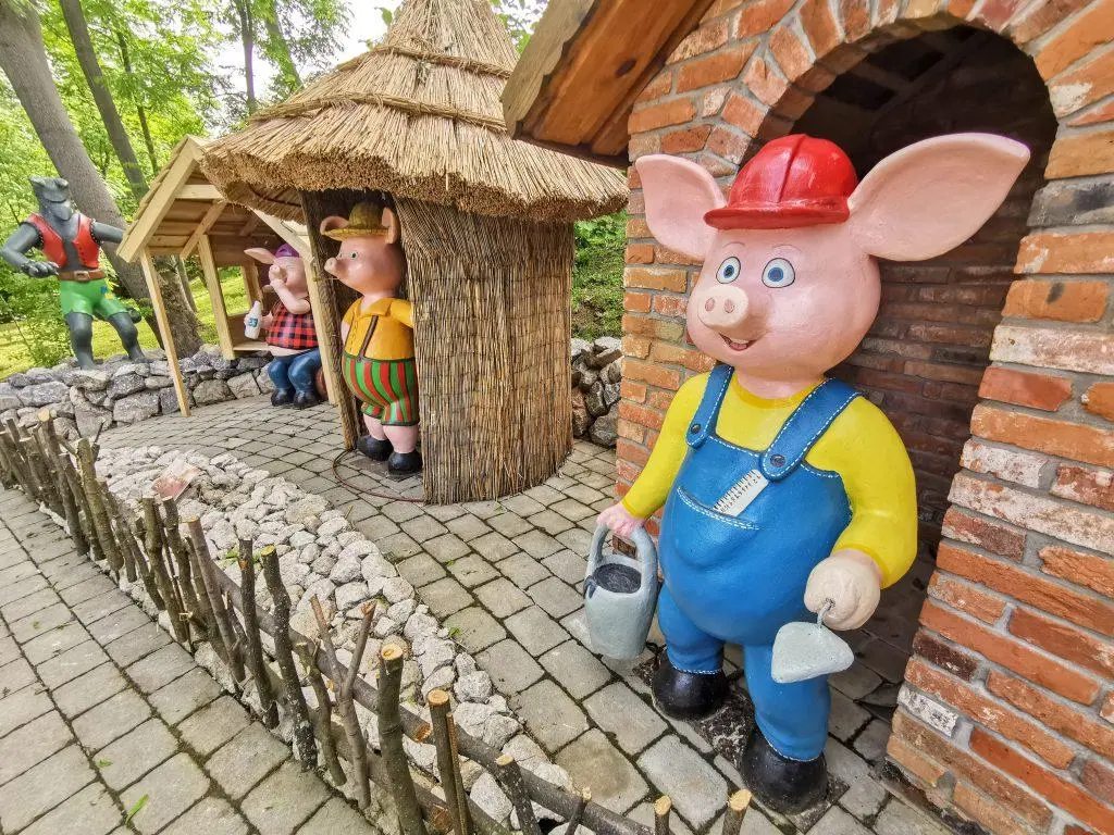 Rozprávkový les Nezbudská Lúčka – detský tematický park s výhľadom na Hrad Strečno